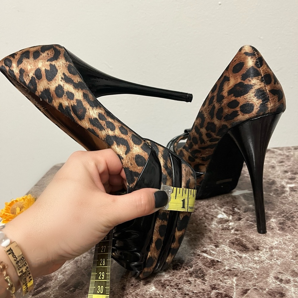 Bamboo 7 1/2 Leopard High Heels Like New - Picture 2 of 16